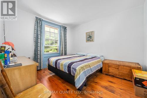 562 Waupoos Island Lane, Prince Edward County, ON - Indoor Photo Showing Bedroom