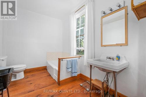 562 Waupoos Island Lane, Prince Edward County (North Marysburgh), ON - Indoor Photo Showing Bathroom