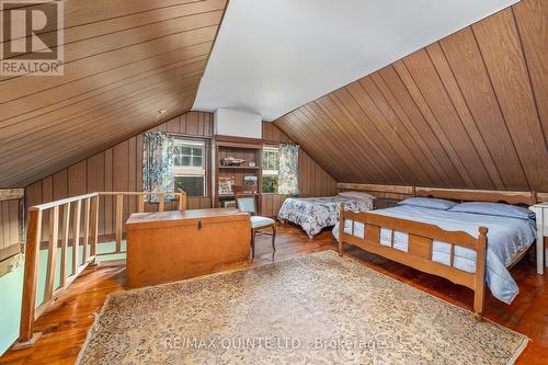 562 Waupoos Island Lane, Prince Edward County, ON - Indoor Photo Showing Bedroom