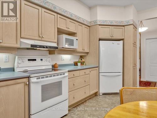 8 - 689 Whitaker Street, Peterborough, ON - Indoor Photo Showing Kitchen