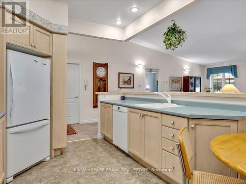 8 - 689 Whitaker Street, Peterborough, ON - Indoor Photo Showing Kitchen