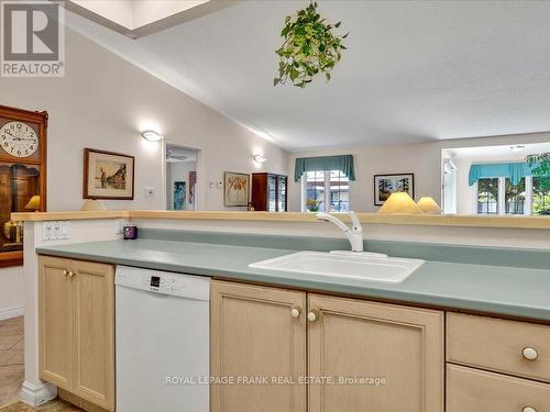 8 - 689 Whitaker Street, Peterborough, ON - Indoor Photo Showing Kitchen