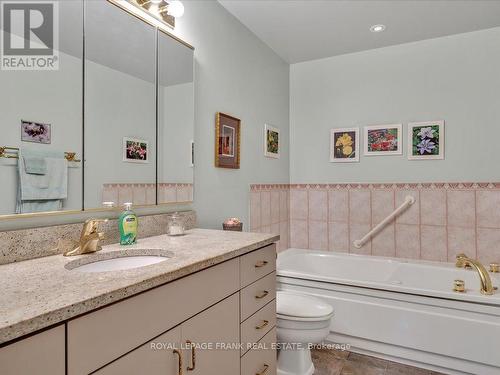 8 - 689 Whitaker Street, Peterborough, ON - Indoor Photo Showing Bathroom