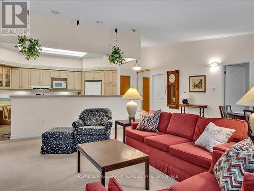 8 - 689 Whitaker Street, Peterborough, ON - Indoor Photo Showing Living Room