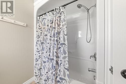 40 Station Road, Kawartha Lakes, ON - Indoor Photo Showing Bathroom