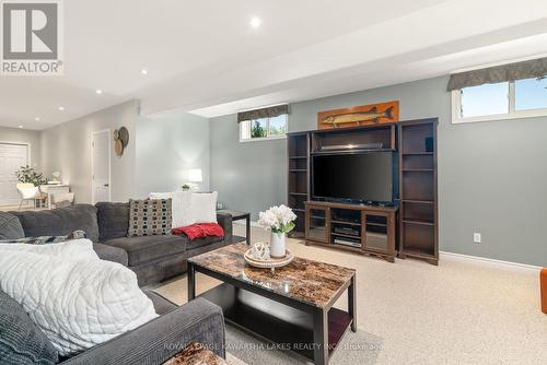 40 Station Road, Kawartha Lakes, ON - Indoor Photo Showing Living Room