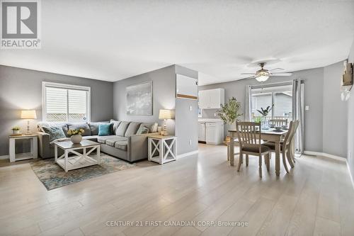 493 Exmouth Circle, London, ON - Indoor Photo Showing Living Room