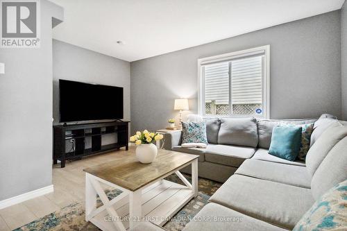 493 Exmouth Circle, London, ON - Indoor Photo Showing Living Room