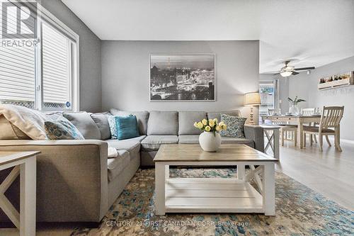 493 Exmouth Circle, London, ON - Indoor Photo Showing Living Room