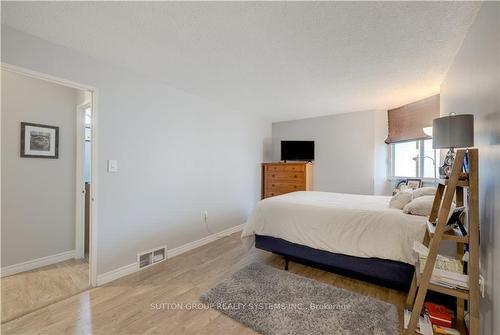 323 Colborne Street|Unit #1004, London, ON - Indoor Photo Showing Bedroom