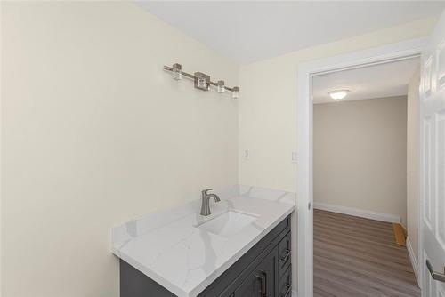 1675 Upper Gage Avenue|Unit #22, Hamilton, ON - Indoor Photo Showing Bathroom