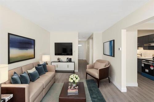 1675 Upper Gage Avenue|Unit #22, Hamilton, ON - Indoor Photo Showing Living Room