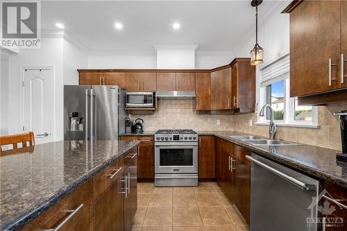 3 Galena Court, Stittsville, ON - Indoor Photo Showing Kitchen With Double Sink With Upgraded Kitchen