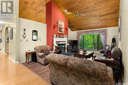 106 Shaw Drive, Regina Beach, SK - Indoor Photo Showing Living Room With Fireplace