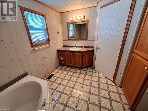 49 Cherokee Lane, Ashfield-Colborne-Wawanosh (Colborne Twp), ON - Indoor Photo Showing Bathroom