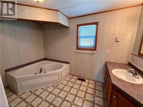 49 Cherokee Lane, Ashfield-Colborne-Wawanosh (Colborne Twp), ON - Indoor Photo Showing Bathroom