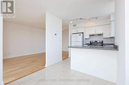 3605 - 23 Hollywood Avenue, Toronto, ON - Indoor Photo Showing Kitchen