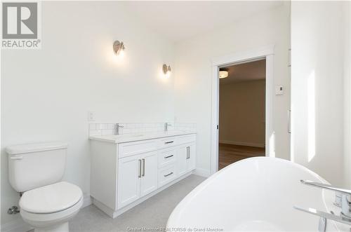 23 Congressional, Moncton, NB - Indoor Photo Showing Bathroom