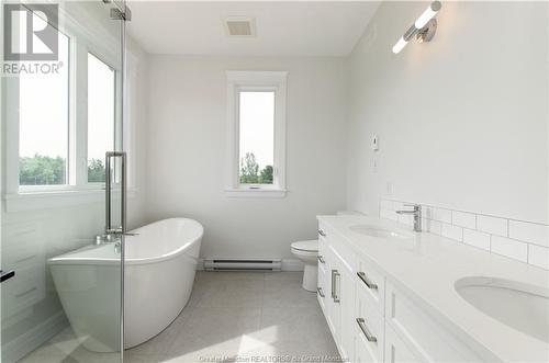 12 Congressional, Moncton, NB - Indoor Photo Showing Bathroom