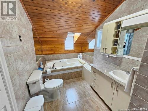 420 Principale, Petit-Rocher, NB - Indoor Photo Showing Bathroom