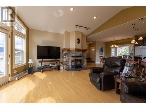 788 Deer Drive, Kamloops, BC - Indoor Photo Showing Living Room With Fireplace