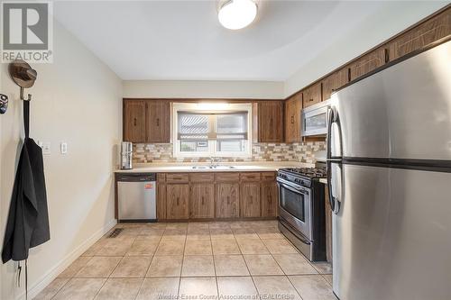 2714 Lloyd George, Windsor, ON - Indoor Photo Showing Kitchen With Double Sink