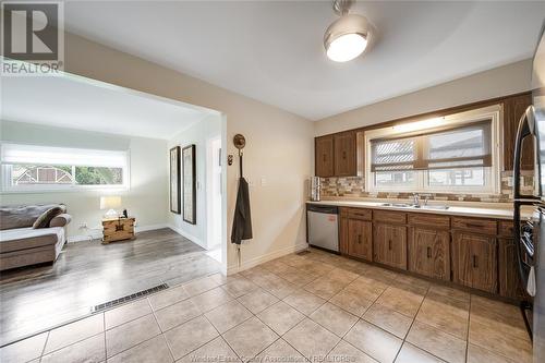 2714 Lloyd George, Windsor, ON - Indoor Photo Showing Kitchen With Double Sink