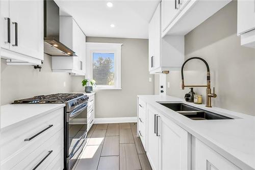 279 Province Street S, Hamilton, ON - Indoor Photo Showing Kitchen With Double Sink With Upgraded Kitchen