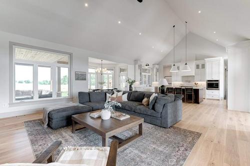 3417 Tyneside Road, Glanbrook, ON - Indoor Photo Showing Living Room