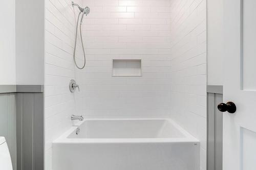 3417 Tyneside Road, Glanbrook, ON - Indoor Photo Showing Bathroom