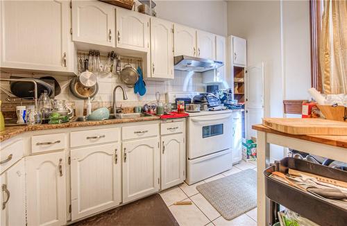 171 Bay Street S, Hamilton, ON - Indoor Photo Showing Kitchen