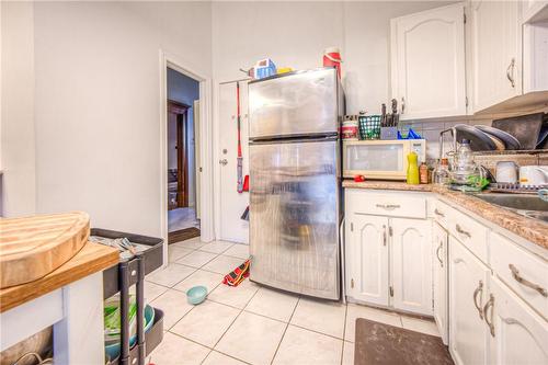 171 Bay Street S, Hamilton, ON - Indoor Photo Showing Kitchen