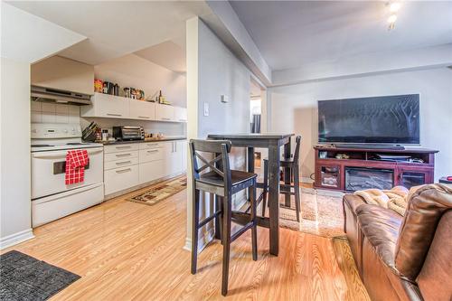 171 Bay Street S, Hamilton, ON - Indoor Photo Showing Kitchen