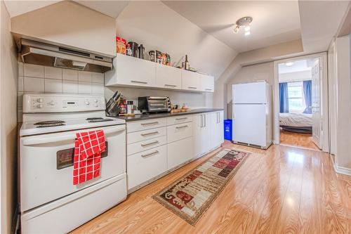 171 Bay Street S, Hamilton, ON - Indoor Photo Showing Kitchen