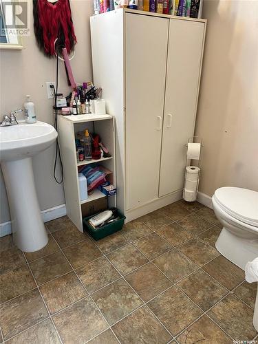 921 3Rd Street, Estevan, SK - Indoor Photo Showing Bathroom