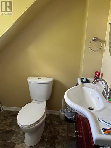 921 3Rd Street, Estevan, SK - Indoor Photo Showing Bathroom