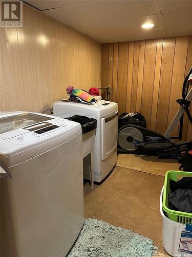 921 3Rd Street, Estevan, SK - Indoor Photo Showing Laundry Room