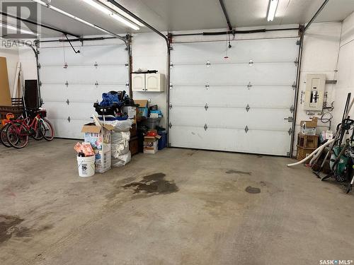 921 3Rd Street, Estevan, SK - Indoor Photo Showing Garage