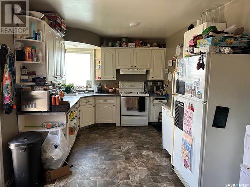 921 3Rd Street, Estevan, SK - Indoor Photo Showing Kitchen