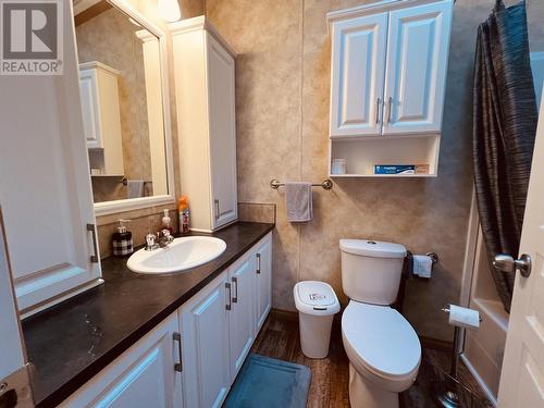 5208 Ackroyd Street, Terrace, BC - Indoor Photo Showing Bathroom