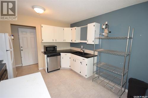 3215 Mcgill Street, Saskatoon, SK - Indoor Photo Showing Kitchen With Double Sink