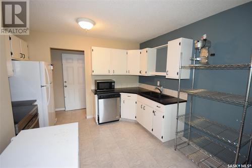 3215 Mcgill Street, Saskatoon, SK - Indoor Photo Showing Kitchen