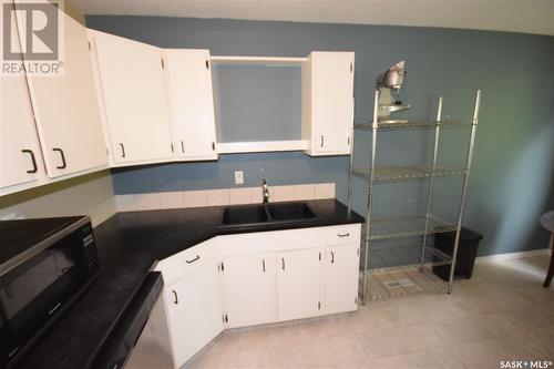 3215 Mcgill Street, Saskatoon, SK - Indoor Photo Showing Kitchen With Double Sink