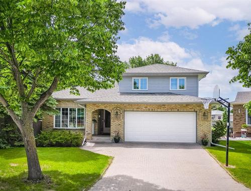 10 White Pine Place, Winnipeg, MB - Outdoor With Facade