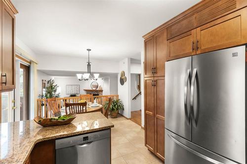 10 White Pine Place, Winnipeg, MB - Indoor Photo Showing Kitchen