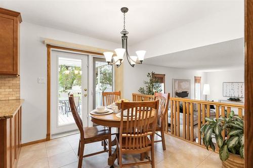 10 White Pine Place, Winnipeg, MB - Indoor Photo Showing Dining Room