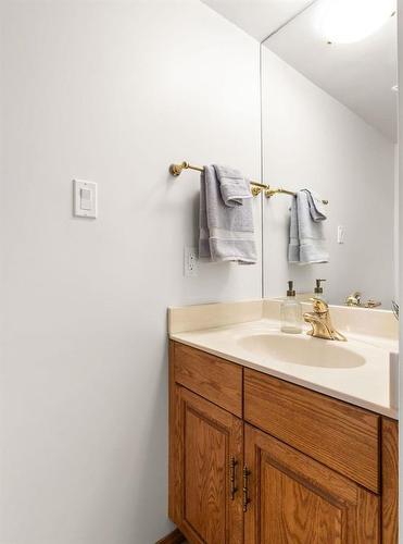 10 White Pine Place, Winnipeg, MB - Indoor Photo Showing Bathroom