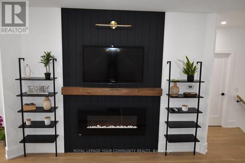 131 Riverwood Terrace, Caledon, ON - Indoor Photo Showing Living Room With Fireplace