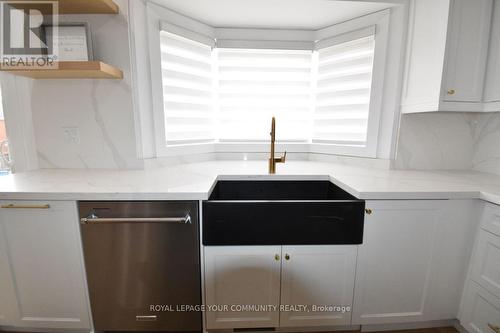 131 Riverwood Terrace, Caledon, ON - Indoor Photo Showing Kitchen