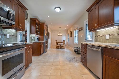 338 Inverness Avenue E, Hamilton, ON - Indoor Photo Showing Kitchen